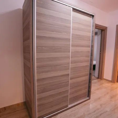 アパート Apartament Tizi